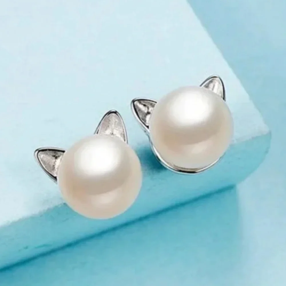 🎉HOST PICK🎉 NWT Faux Pearl Cat Stud Pierced Earrings In Silver Tone!